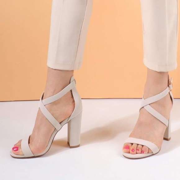 Women’s Heels - Picture 5 of 15